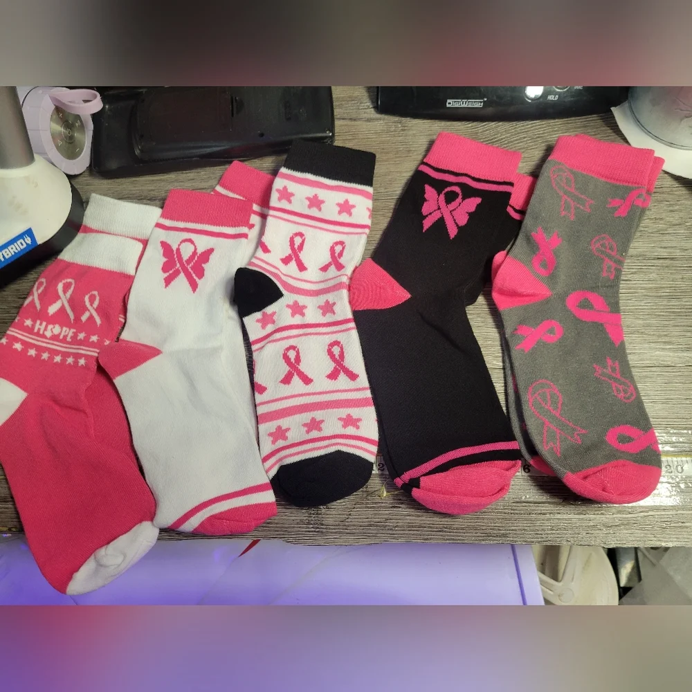 5 Pair Women's Socks Breast Cancer Awareness Crew Length NWOT A2